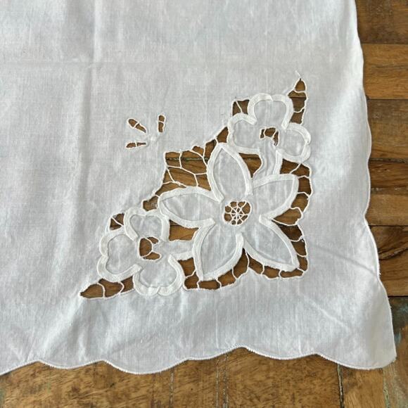 Imperial Elegance Tablecloth White Doily Square 32x32 in 100% Cotton - Picture 6 of 10